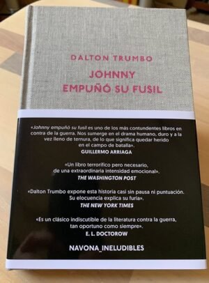 Johnny empuñó su fusil